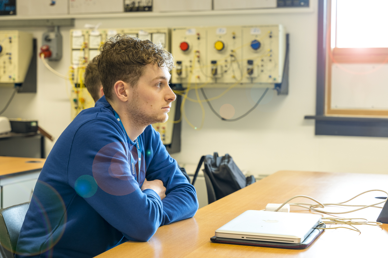 Higher National Certificate in Electrical and Electronic Engineering for England