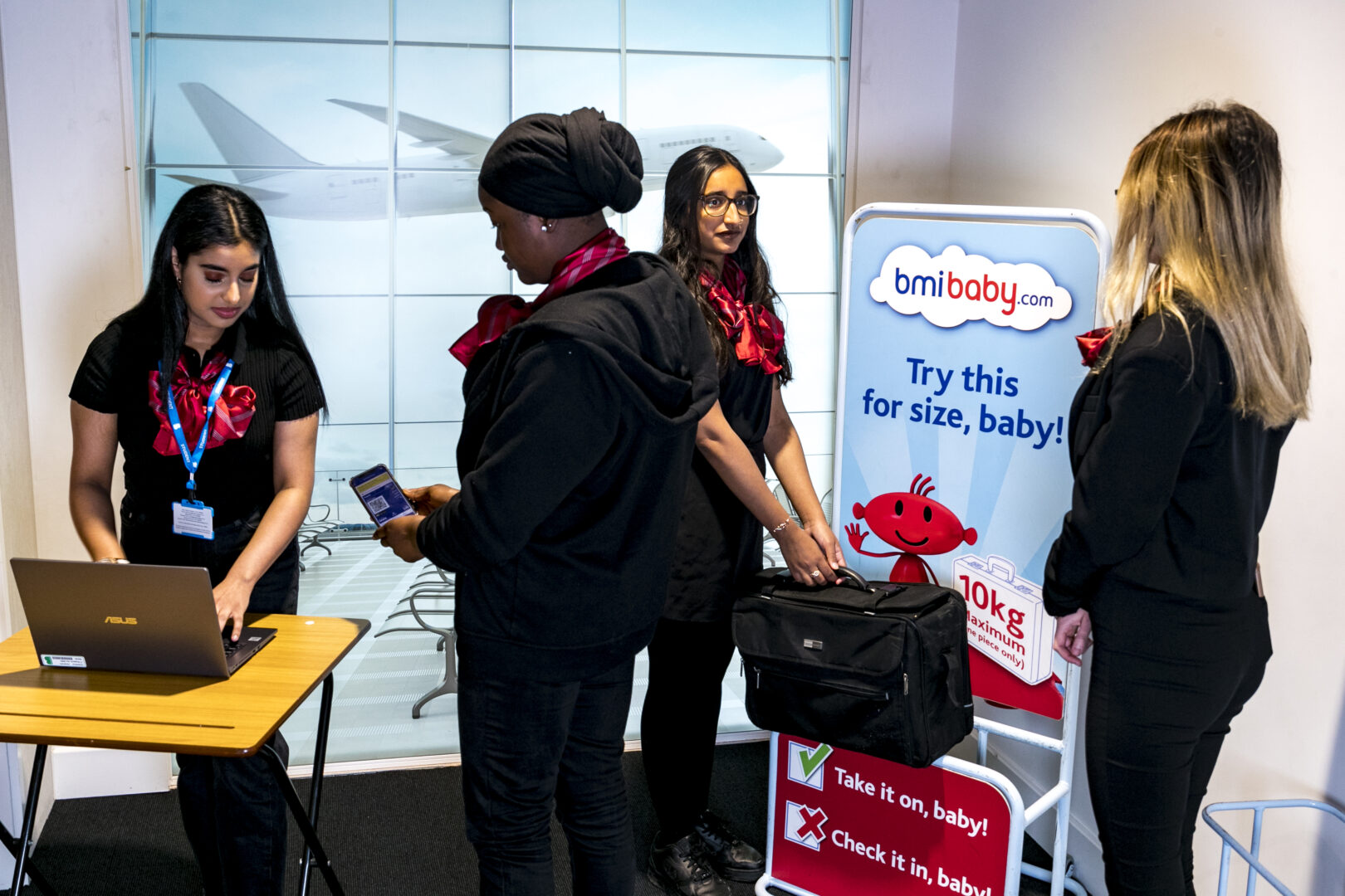 4 female students in airplane attendant uniforms