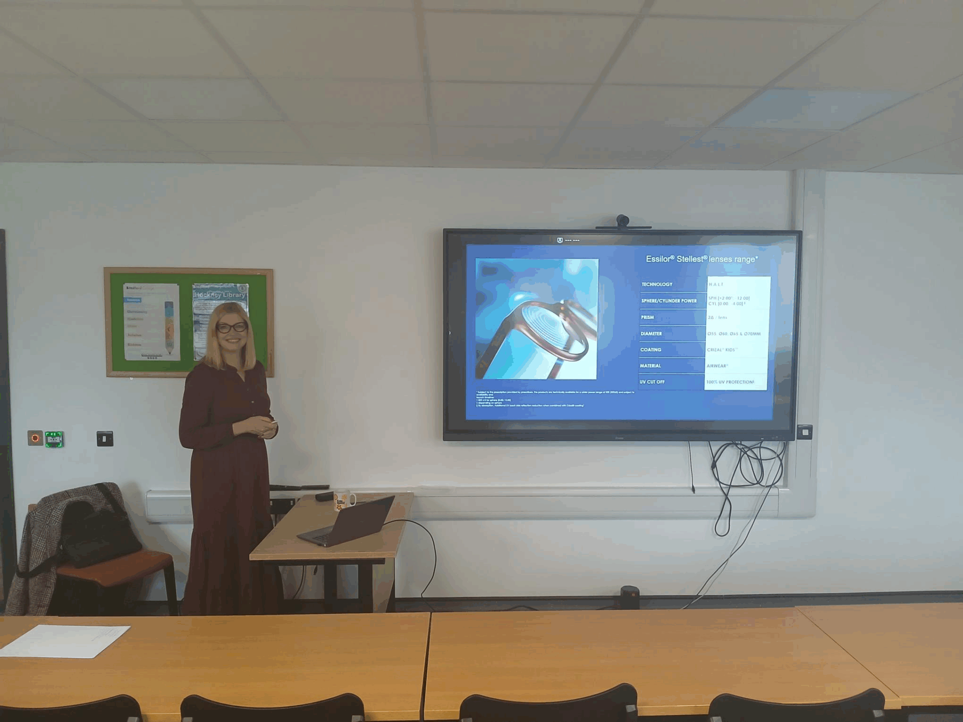 Inspiring Industry Insights: Bradford College Welcomes EssilorLuxottica Speaker to Engage with BSc Ophthalmic Dispensing Students