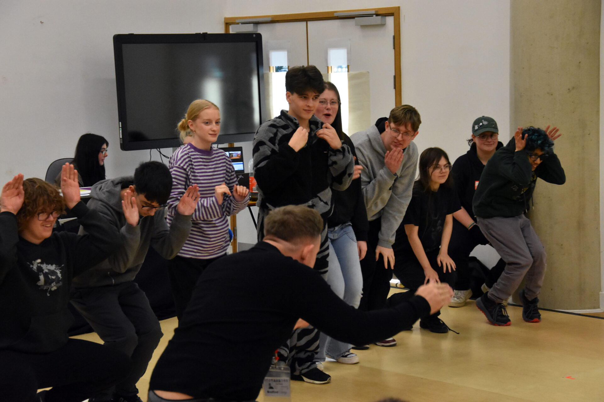 An image of Lee Otway running a Masterclass for performing art students